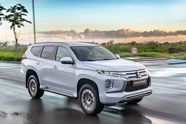 Giá lăn bánh ‘kẻ hủy diệt’ Toyota Fortuner  rẻ như bèo nhờ ưu đãi kép, dễ soán ngôi Ford Everest ảnh 3