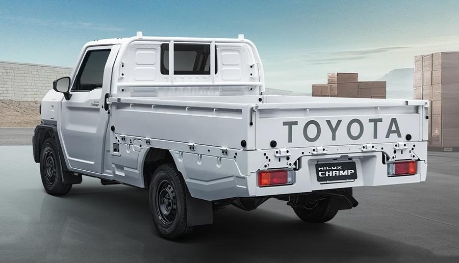 1138-toyota-hilux-champ-attrackt-1701126301.jpg