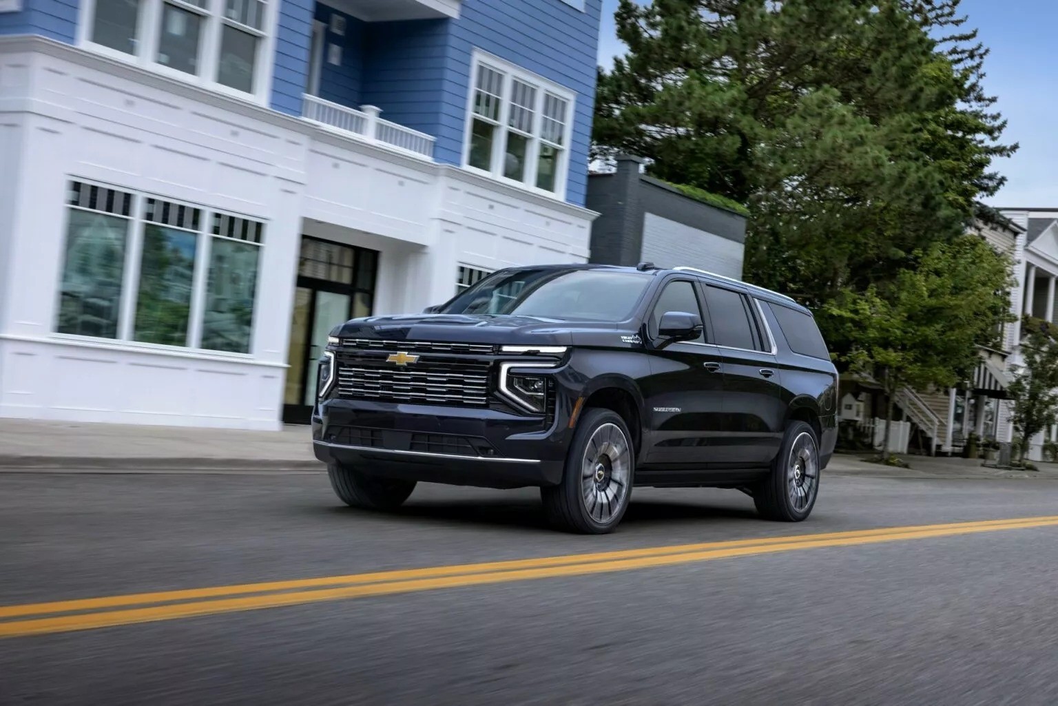 2025-chevrolet-suburban-1128-1-1-1701301183.jpg