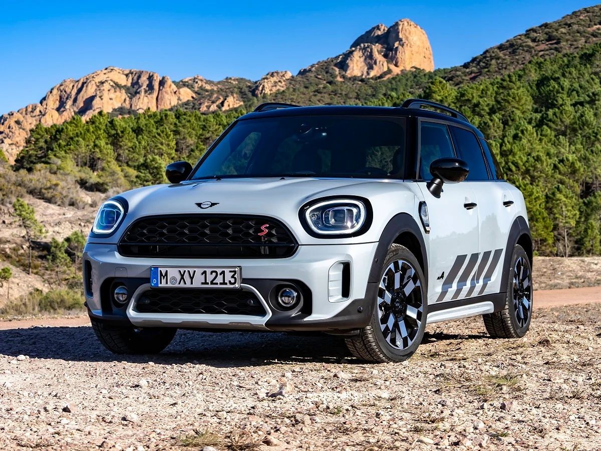 jdp-2023-mini-countryman-untamed-edition-white-front-quarter-view-result-1701327048.jpg