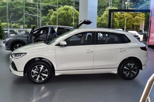 Tin xe 1/12: Kia Seltos 2024 ra mắt giá 504 triệu đồng, thiết kế và trang bị áp đảo Hyundai Creta ảnh 2