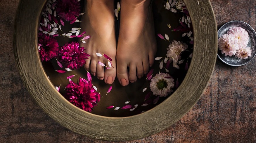 feet-soaking-flowers-1296-728-header-1701685131.jpg