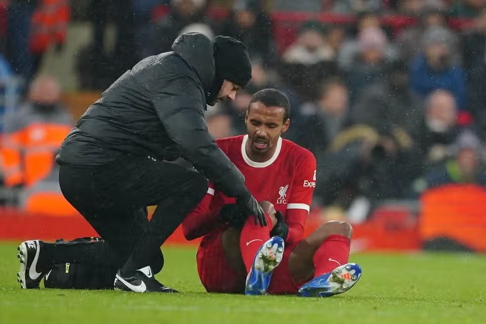 matip-chan-thuong-liverpool-1701908137.jpg