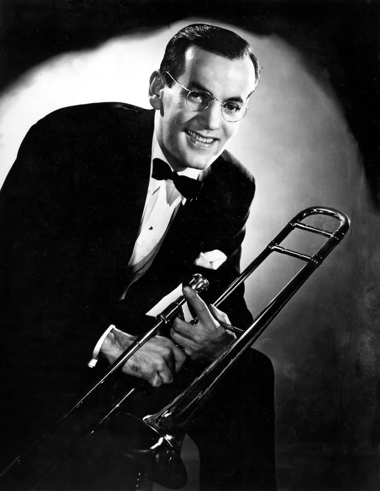 glenn-miller-1940-1702463831.jpg