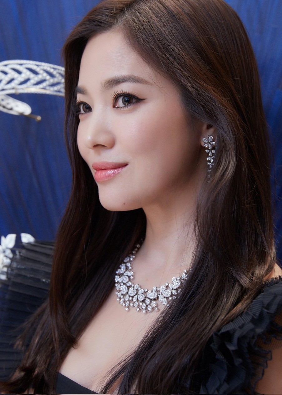 song-hye-kyo-7-1702708627.jpeg