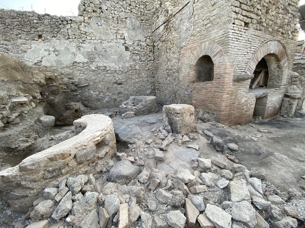nha-tu-lam-banh-pompeii-1702888153.jpg
