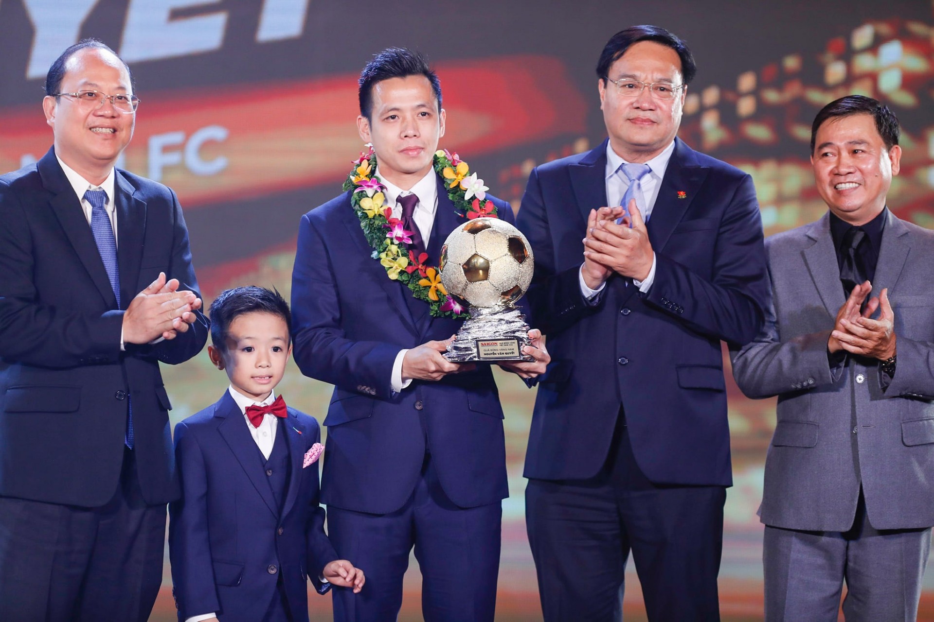 nhin-lai-cac-danh-hieu-cua-qua-bong-vang-viet-nam-2022-373919-1702886007.jpg
