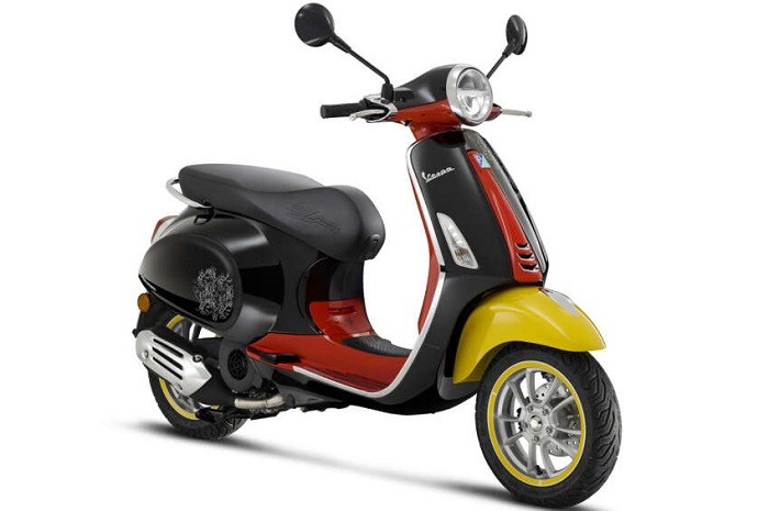 vespa-disney-mickey-mouse-edition-1703348966.jpg