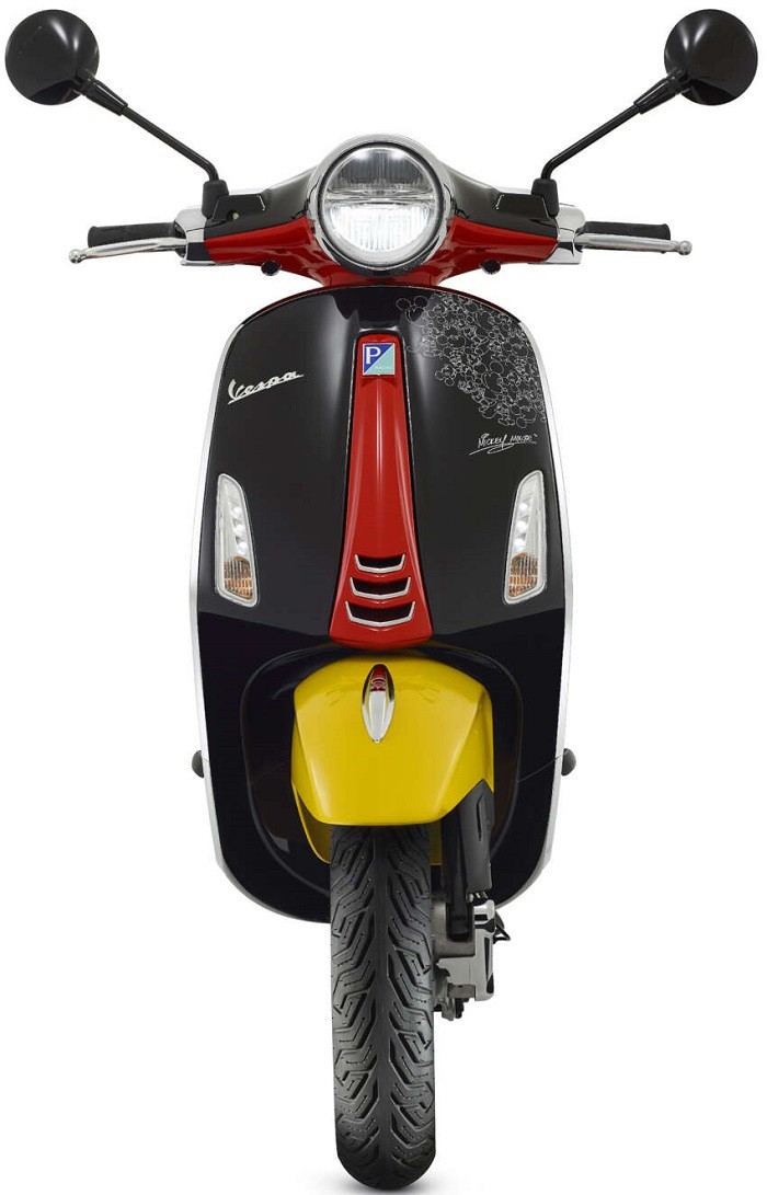 vespa-disney-mickey-mouse-edition-2-1703348967.jpg