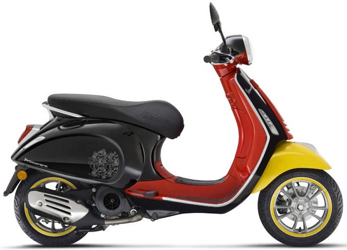 vespa-disney-mickey-mouse-edition-3-1703348967.jpg