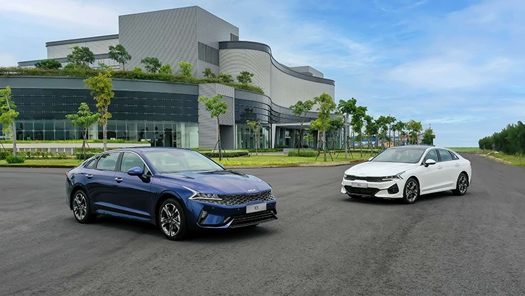 Giá xe Kia K5 lăn bánh cuối tháng 12/2023 kèm ưu đãi khủng: Toyota Camry khó giữ ‘ngôi vương’ ảnh 1