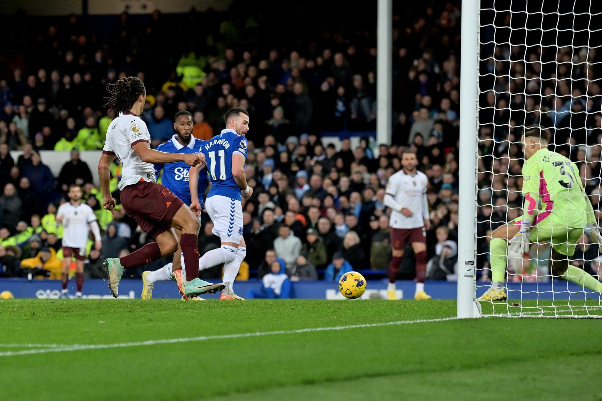 man-city-everton-harrison-1703724823.jpg