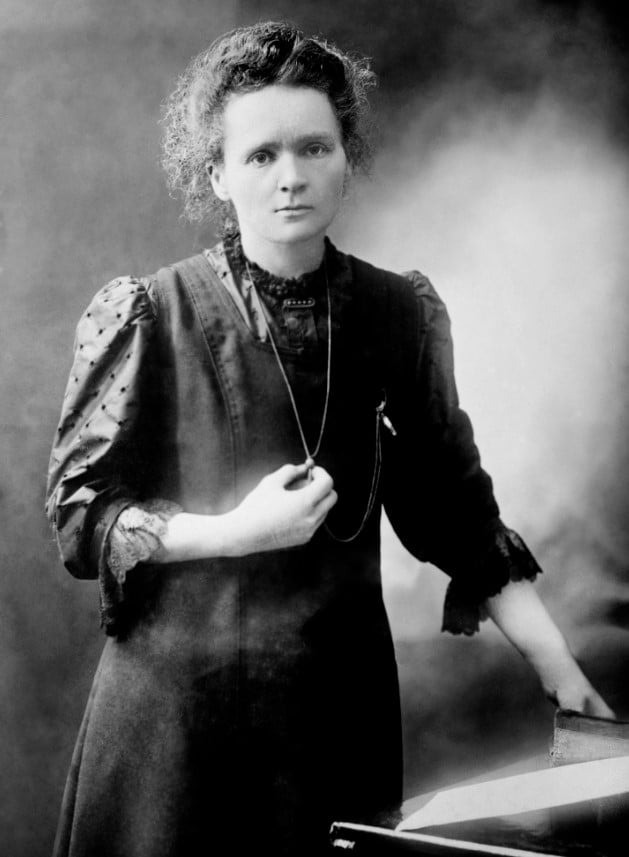 marie-curie-quan-tai-lot-chi-2-1703818384.jpg