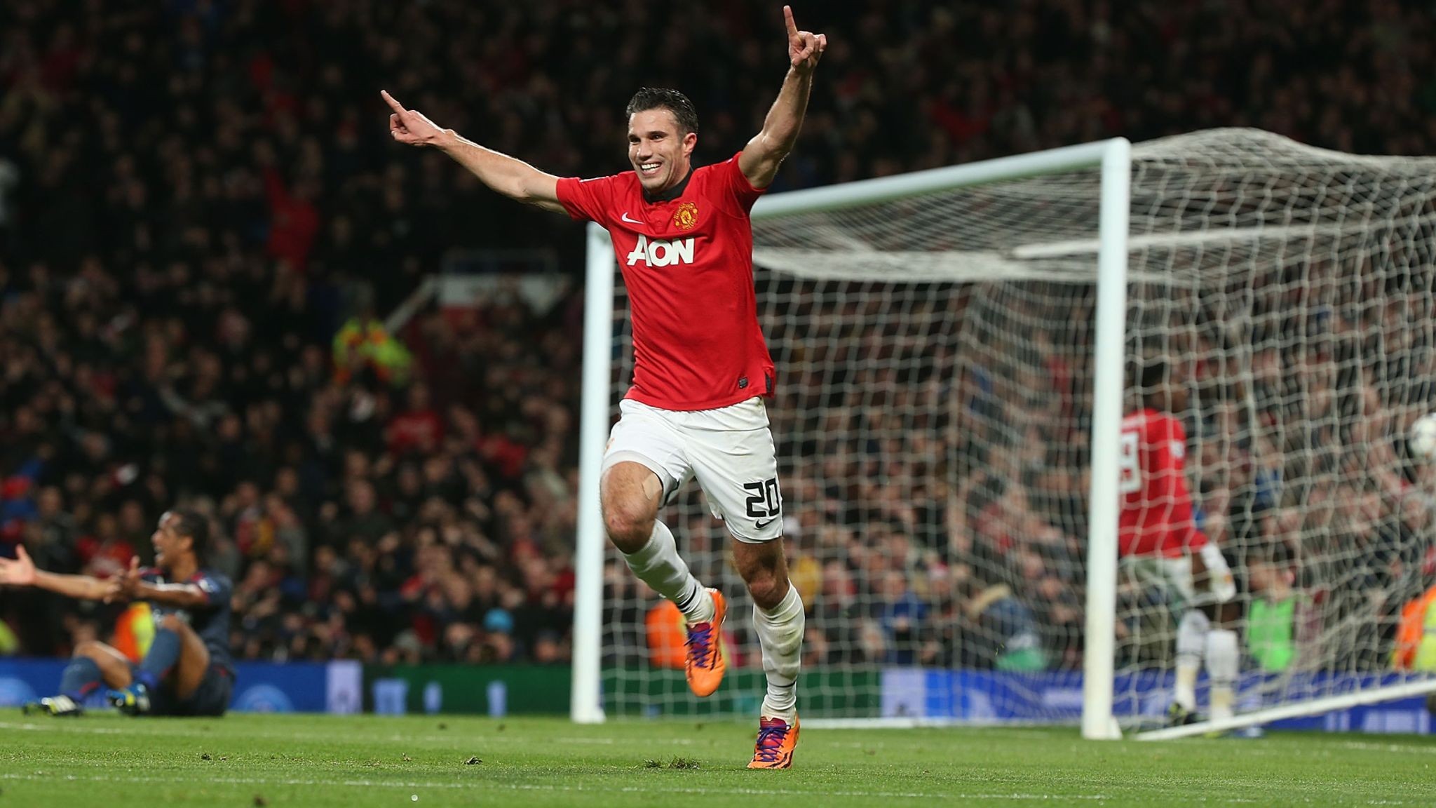 champions-robin-van-persie-manchester-united-olympiakos-3104143-1704102799.jpg