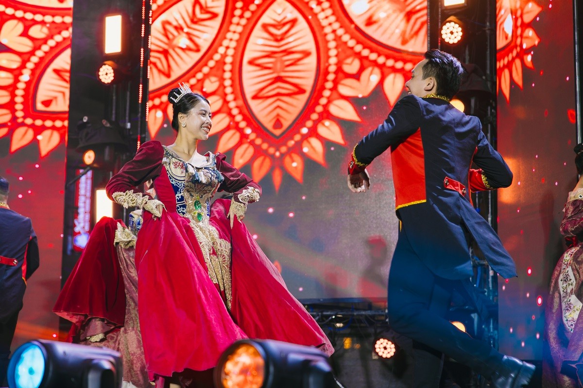 ‘Quẩy tưng bừng’ với đại tiệc chào đón năm mới tại Grand World Hà Nội ảnh 8