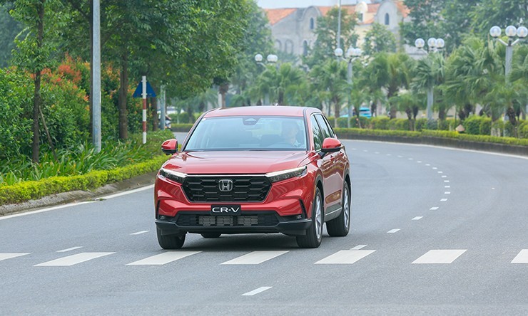 Giá xe Honda CR-V lăn bánh mới nhất đầu tháng 1/2024 kèm ưu đãi siêu hời, quyết soán ngôi Mazda CX-5 ảnh 2