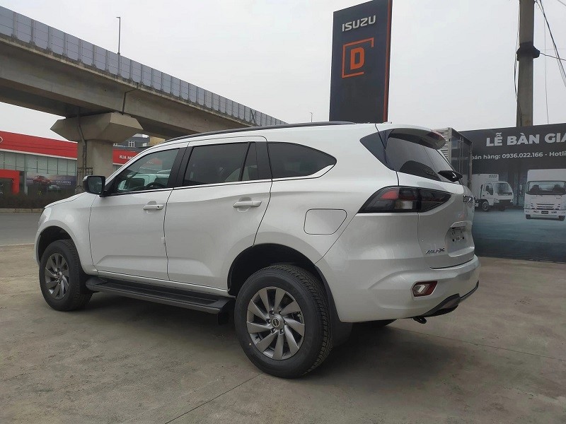 Kình địch của Toyota Fortuner giảm giá tới 170 triệu đồng, rẻ hơn Ford Everest và Santa Fe 200 triệu ảnh 4