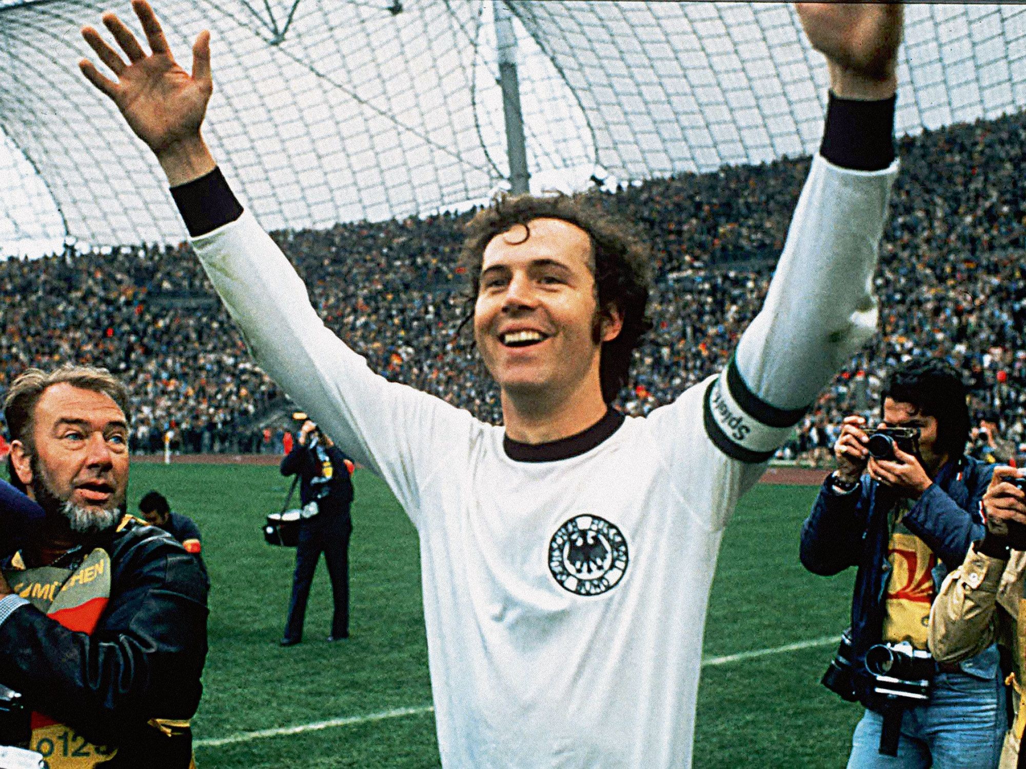 doi-net-tieu-bieu-ve-huyen-thoai-bong-da-the-gioi-beckenbauer-original-beckebnauer-43-jpg-fa7ce397-1704733842.jpg