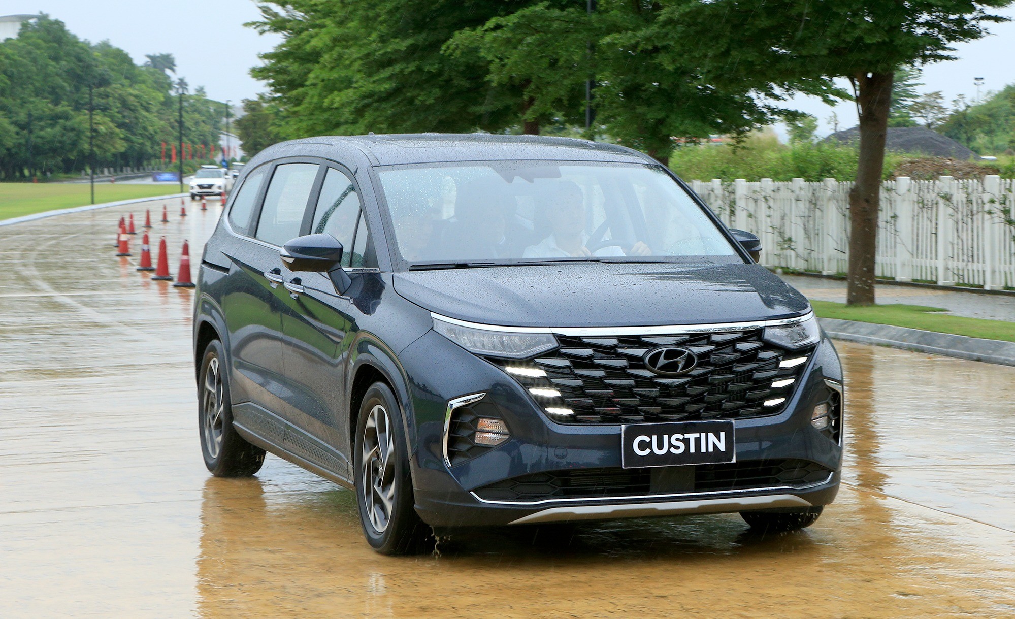 hyundai-custin-2023-101-1704944331.jpg
