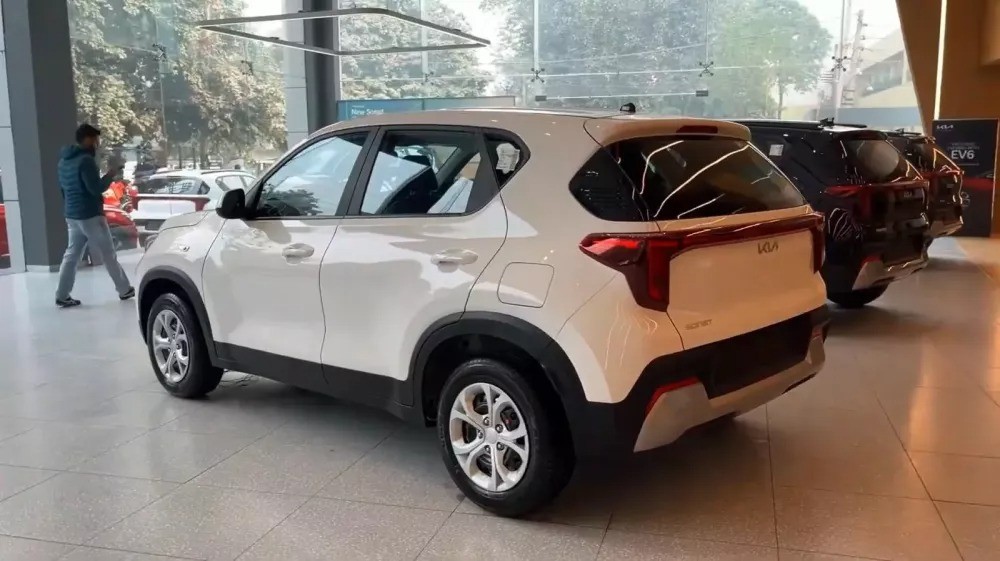 kia-sonet-2024-6-3b71-1705938054.jpg