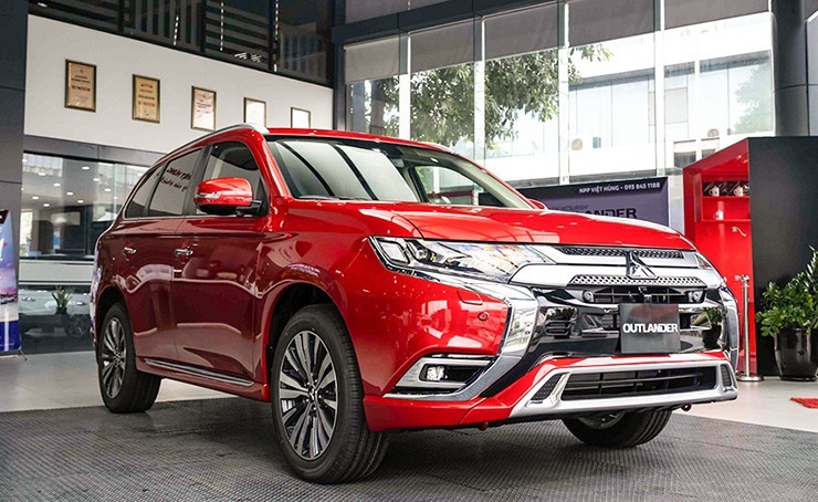 Giá lăn bánh Mitsubishi Outlander cuối tháng 1/2024: Ưu đãi tưng bừng, dồn Mazda CX-5 vào chân tường ảnh 1