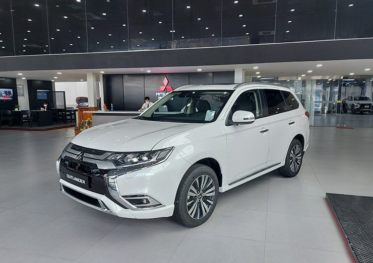 Giá lăn bánh Mitsubishi Outlander cuối tháng 1/2024: Ưu đãi tưng bừng, dồn Mazda CX-5 vào chân tường ảnh 2