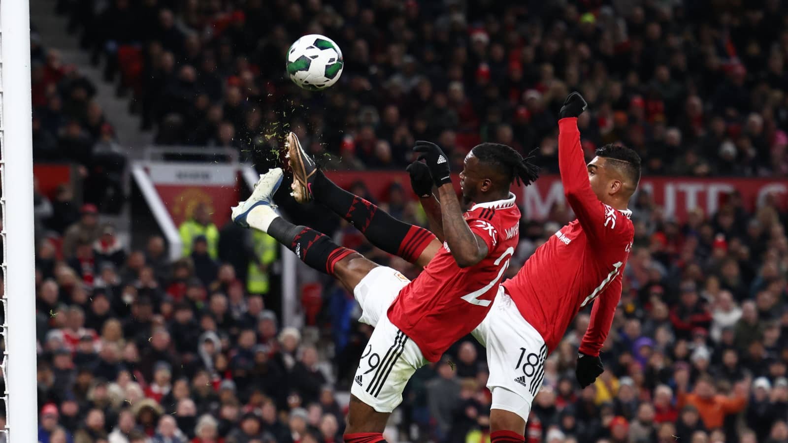 man-utd-stars-aaron-wan-bissaka-casemiro-1706247451.jpg