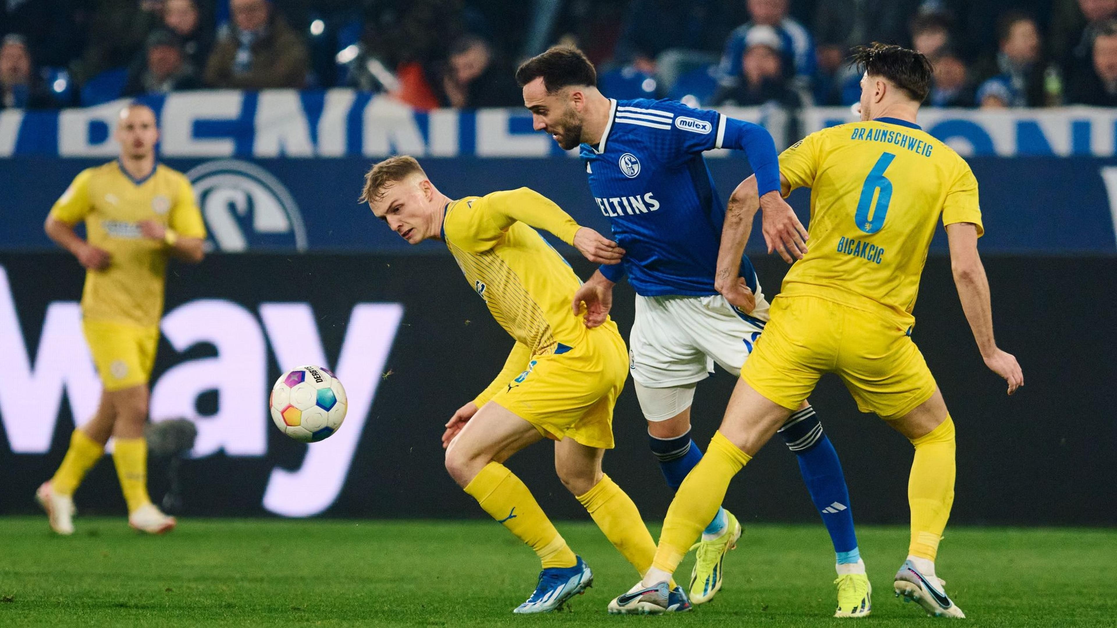 fc-schalke-04-eintracht-braunschweig-1707129258.jpg