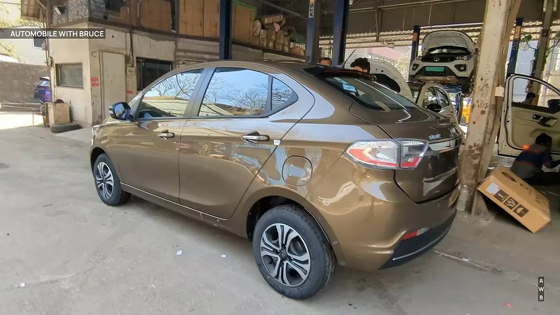 ‘Kẻ huỷ diệt Hyundai Grand i10’ về đại lý với giá 251 triệu đồng, có số tự động, tiết kiệm nhiên liệu ảnh 2