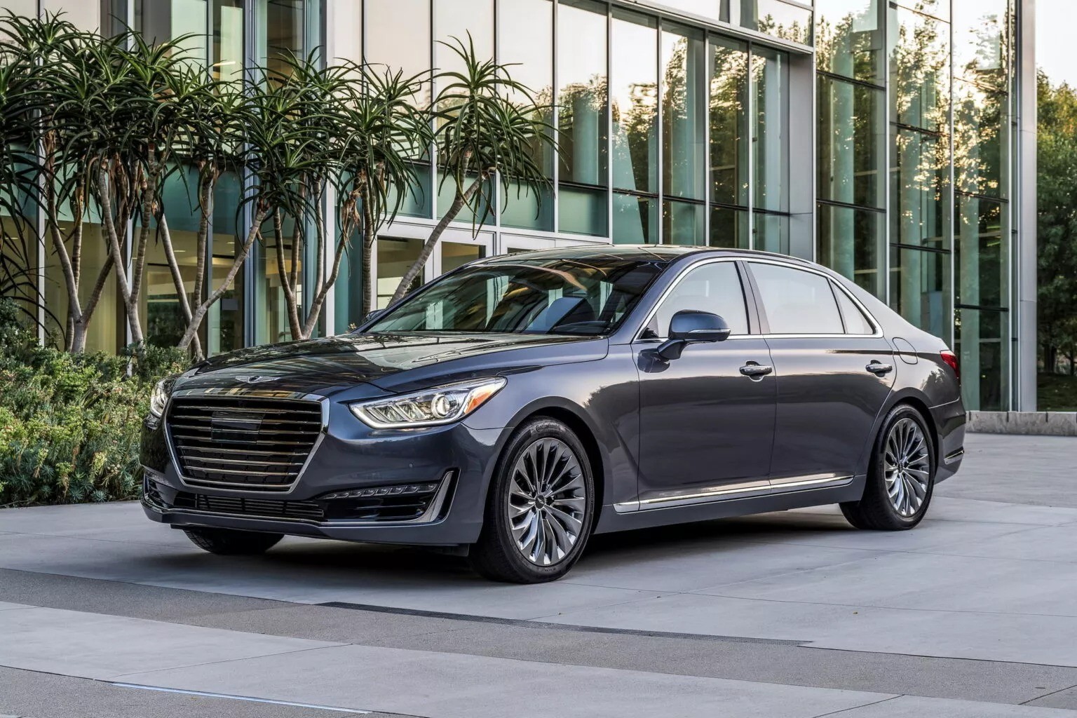 2017-genesis-g90-1536x1024-1708137506.jpg