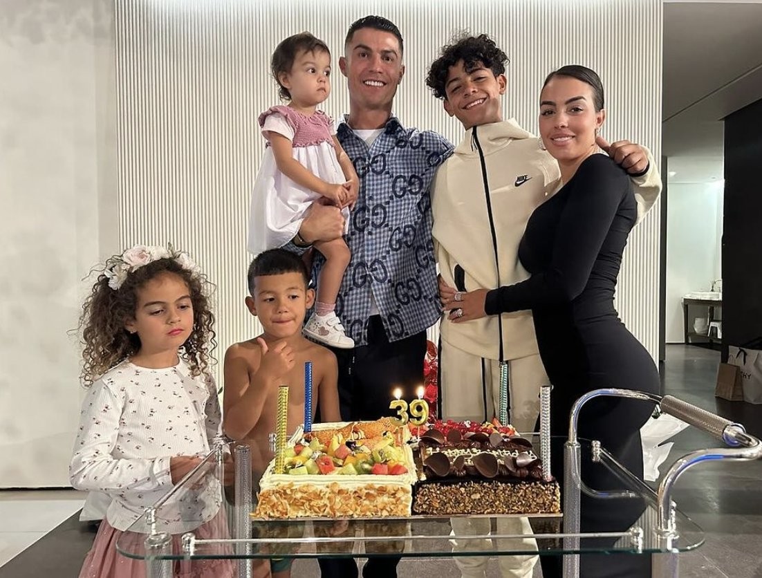 ronaldo-con-1708605354.jpg
