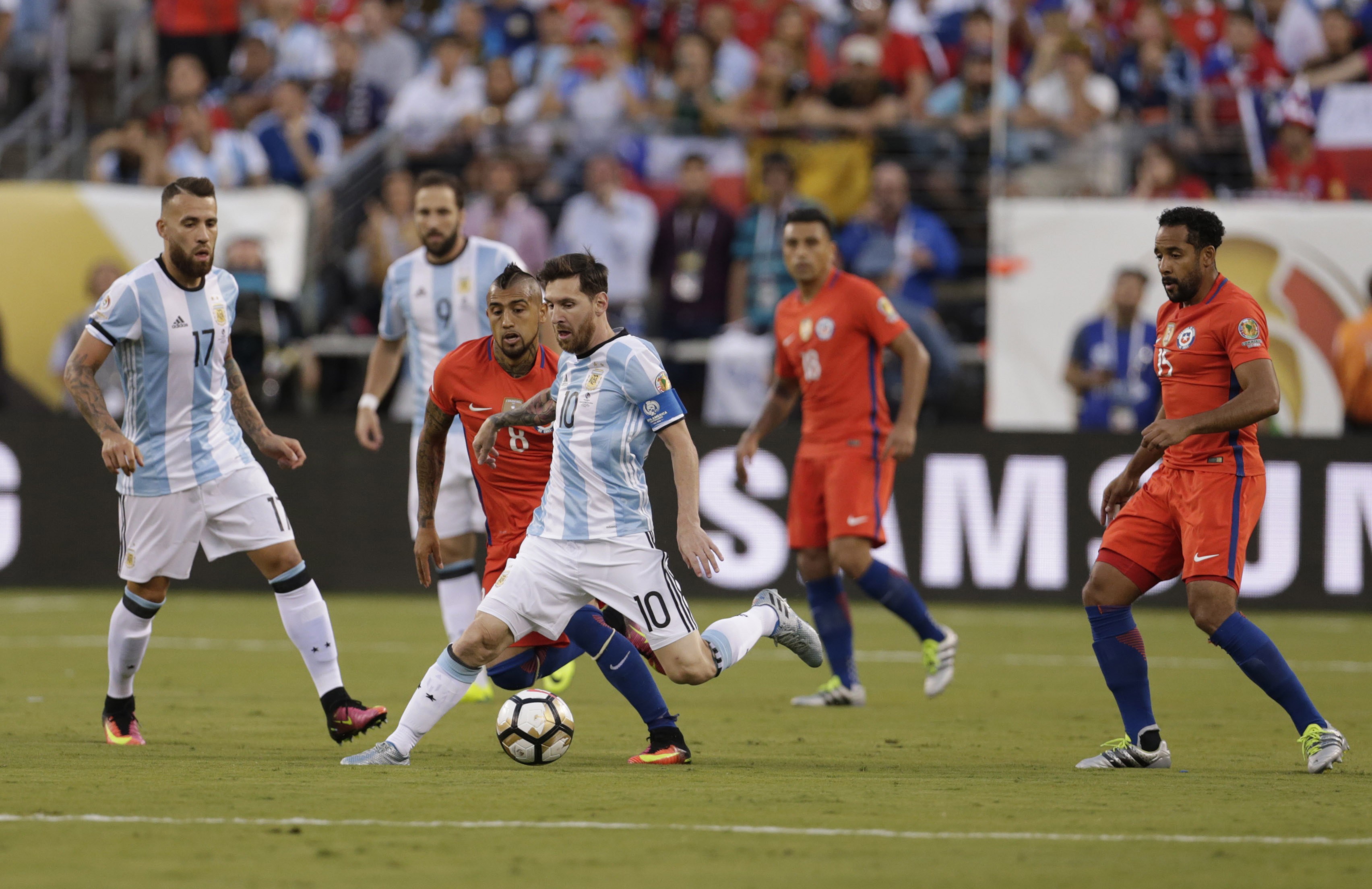 2016-06-27t004319z-1774757563-nocid-rtrmadp-3-soccer-2016-copa-america-centenario-argentina-at-chile-hlfw-1708661218.jpg