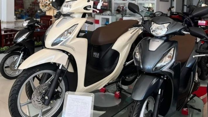 Tin xe trưa 3/3: Honda Vision giảm giá cực mạnh đầu tháng 3/2024, rẻ hơn xe số Honda Future ảnh 1