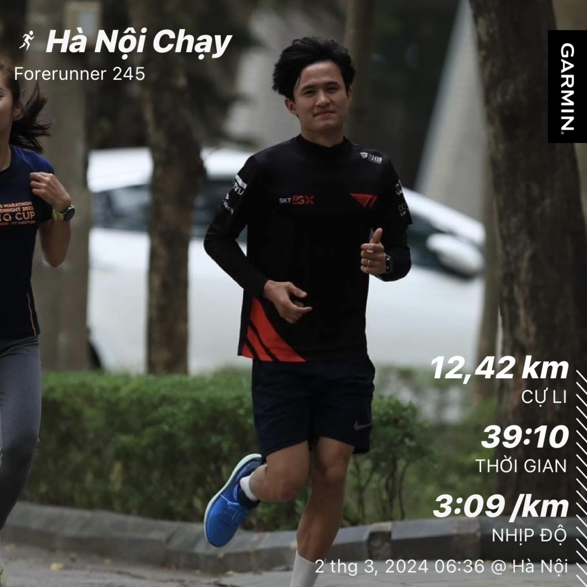 Trung Cường bị chó đuổi khi tham gia giải chạy việt dã tại Hải Dương