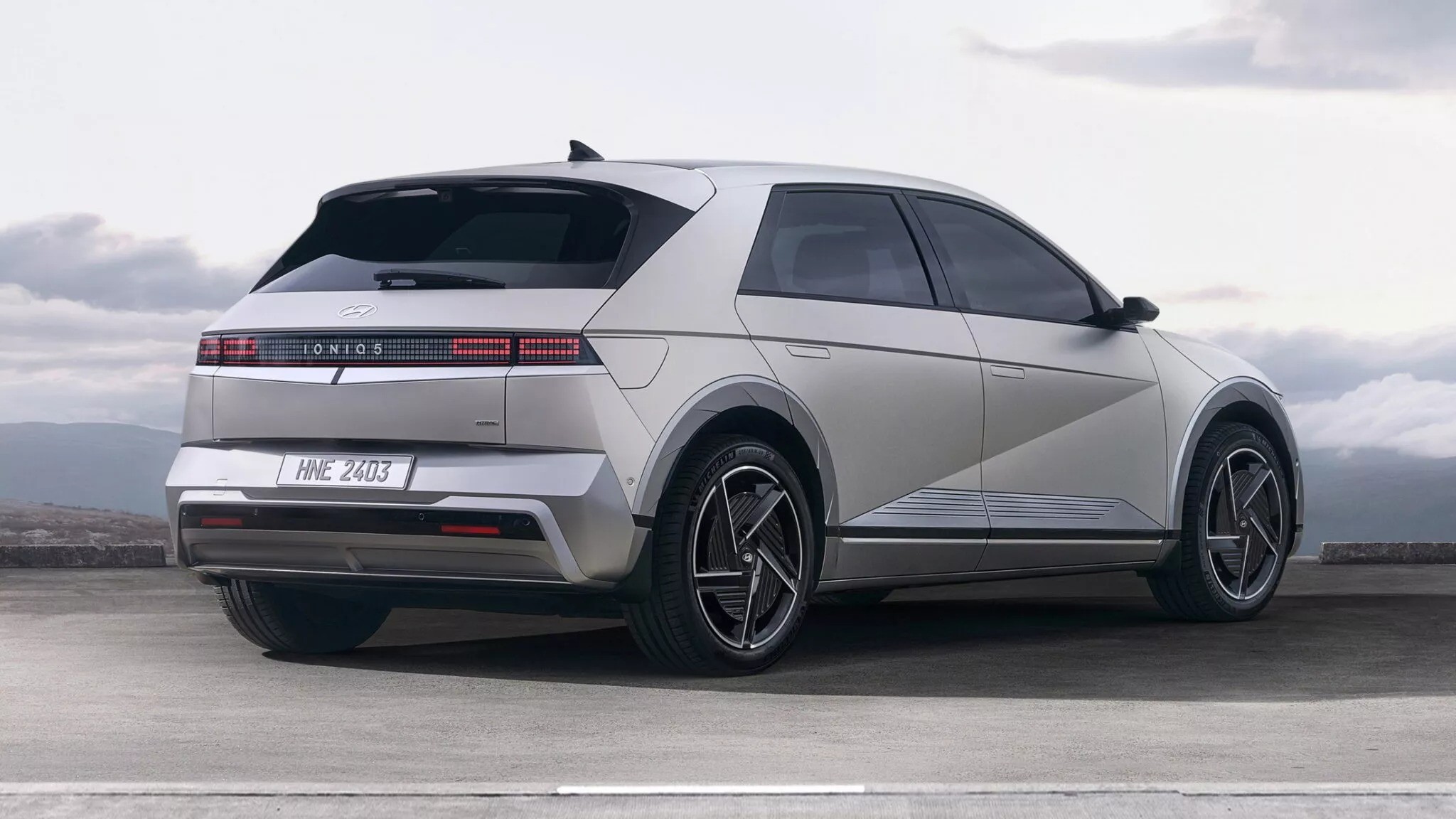 2025-hyundai-ioniq-5-1-1709614068.jpg