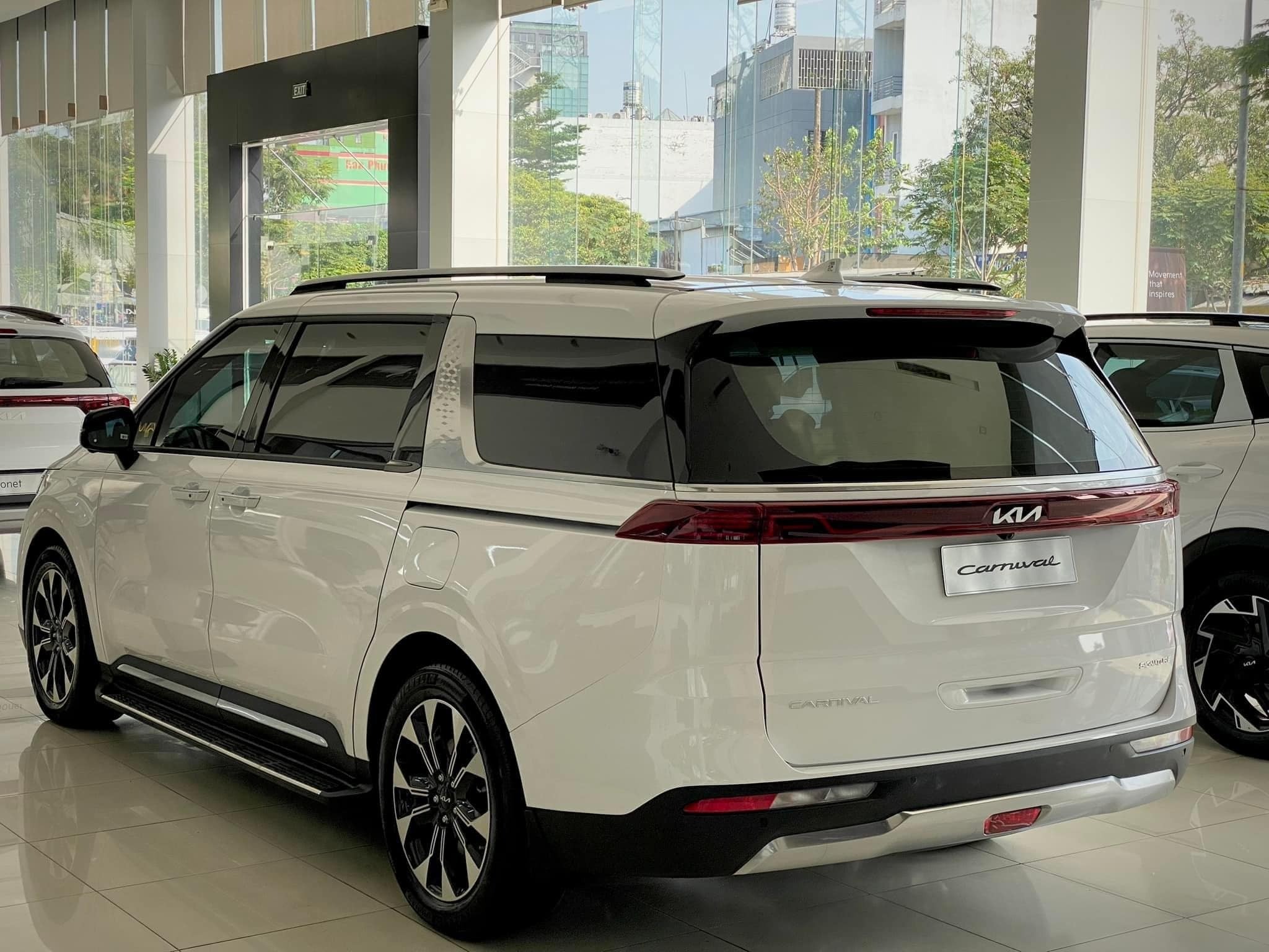 kia-carnival-2-1709783224.jpg