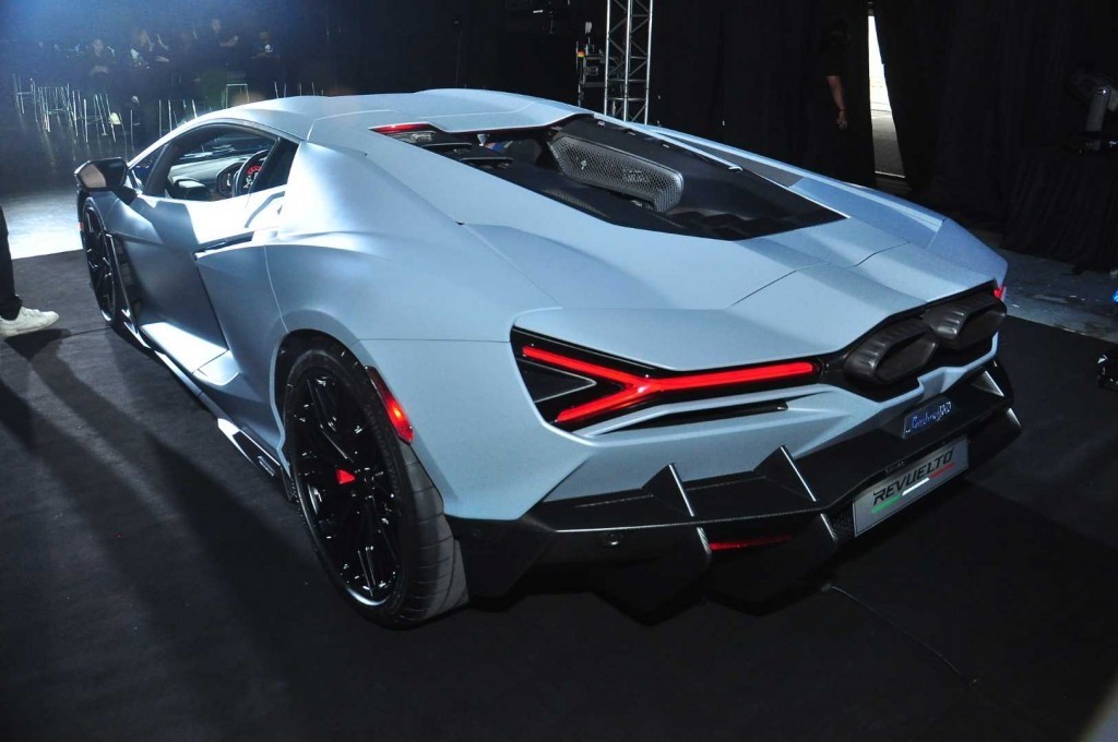 lamborghini-revuelto-3-1710026516.jpg