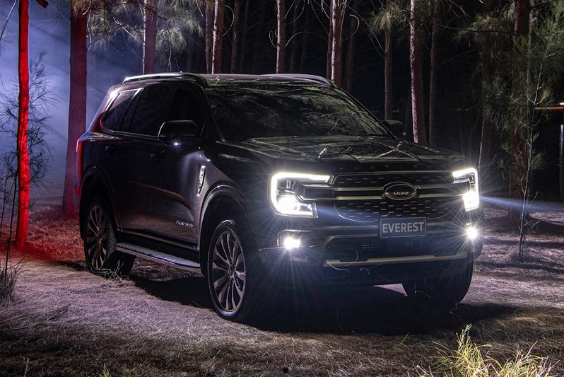 Ford Everest ra mắt phiên bản mới trang bị ‘nuốt chửng’ Toyota Fortuner, giá áp đảo Hyundai Santa Fe ảnh 4