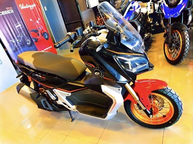 ‘Kẻ hủy diệt Honda Air Blade’ ra mắt với giá 66 triệu đồng, có ABS kênh đôi như SH và động cơ hybrid ảnh 3