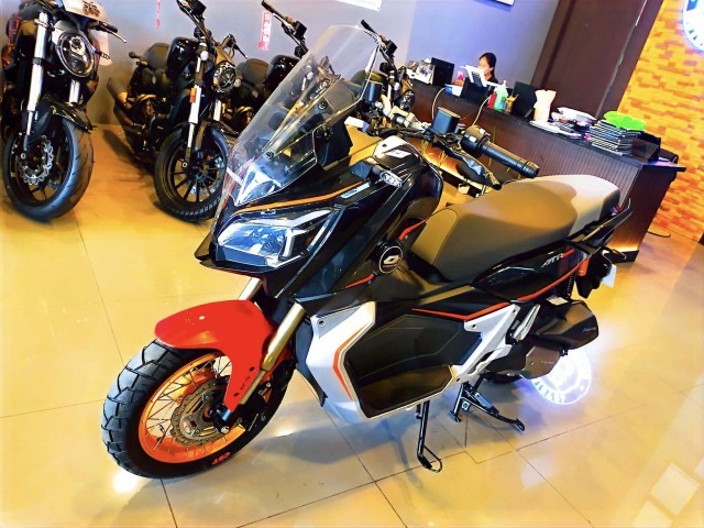 ‘Kẻ hủy diệt Honda Air Blade’ ra mắt với giá 66 triệu đồng, có ABS kênh đôi như SH và động cơ hybrid ảnh 5