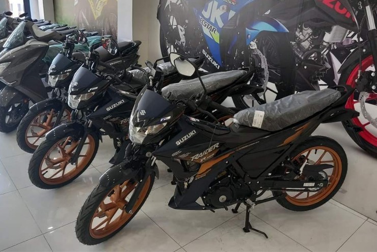 Quyết ‘hạ bệ’ Yamaha Exciter và Honda Winner X, ‘vua côn tay’ Suzuki giảm giá cực mạnh tại đại lý ảnh 2