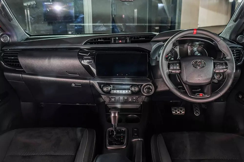 toyota-hilux-gr-sport-2024-6-1710941827.jpg