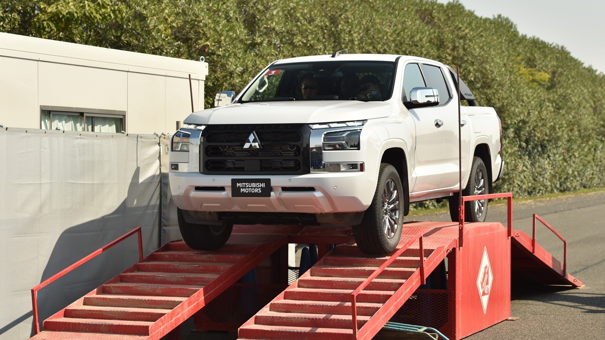 mitsubishi-triton-2024-2-1711077393.jpg