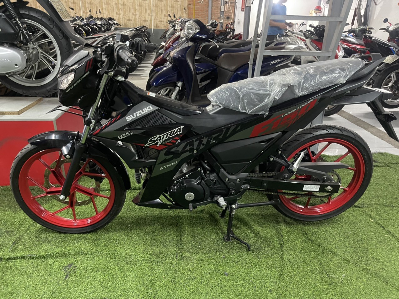 ‘Ông trùm’ côn tay Suzuki giảm giá cực mạnh, quyết ‘hất cẳng’ Yamaha Exciter và Honda Winner X ảnh 1