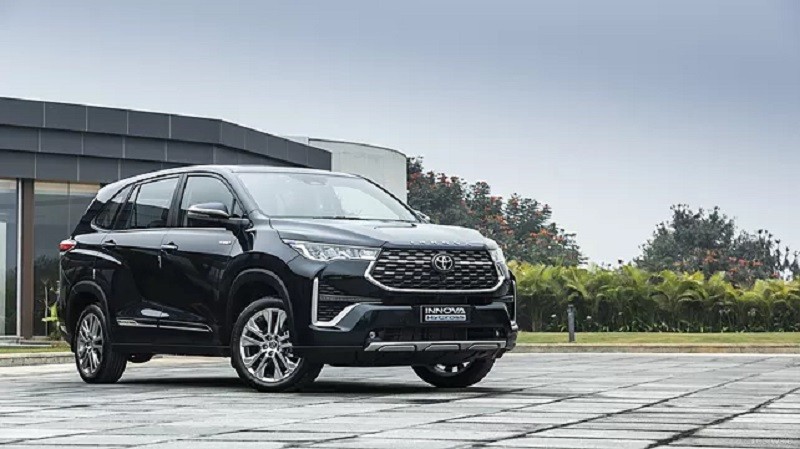 Toyota Innova Hycross giá từ 558 triệu đồng đang hút khách lại ra bản mới xịn hơn Mitsubishi Xpander ảnh 1