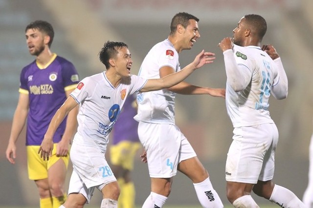 nam-dinh-ha-ha-noi-fc-sau-man-ruot-duoi-kho-tin-phut-bu-gio-1150-1711853158.jpg