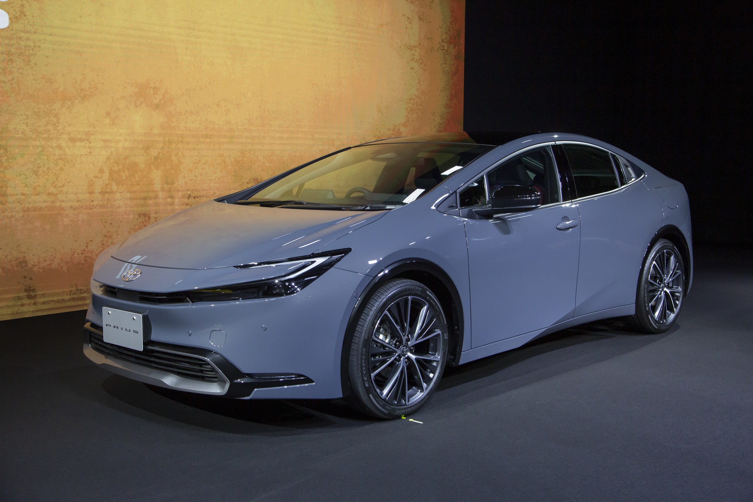 2023-toyota-prius-jdm-22-3657-1712133373.jpg