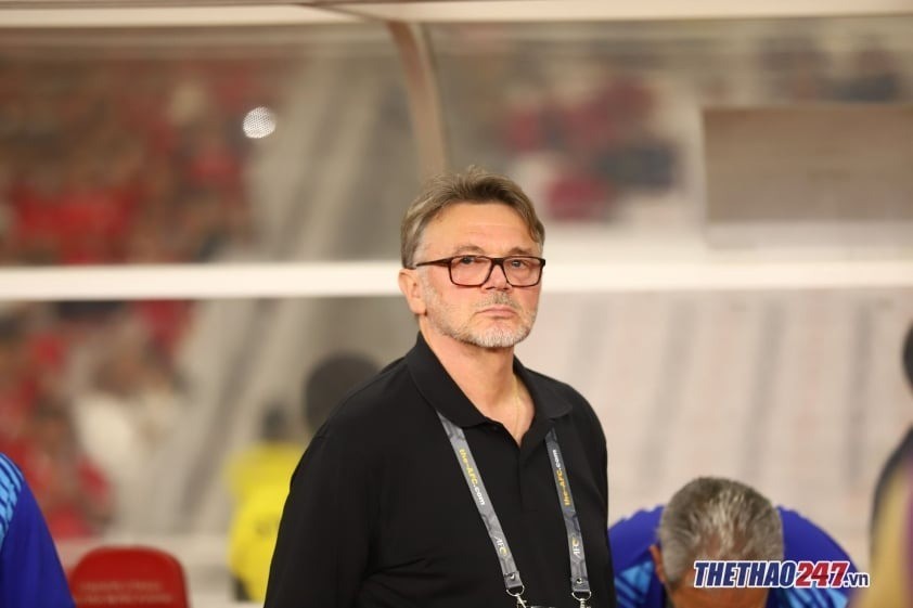 hau-truong-the-thao-ngay-44-hlv-troussier-noi-loi-gan-ruot-vo-quang-hai-khoe-qua-khung-4-1712225127.jpg