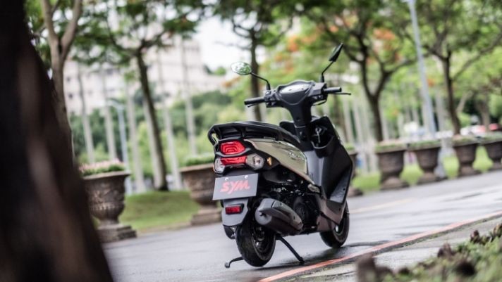 Tin xe 4/4: Ra mắt kiệt tác xe ga giá 51 triệu đồng trang bị ngang Honda Air Blade, cốp to hơn LEAD ảnh 1