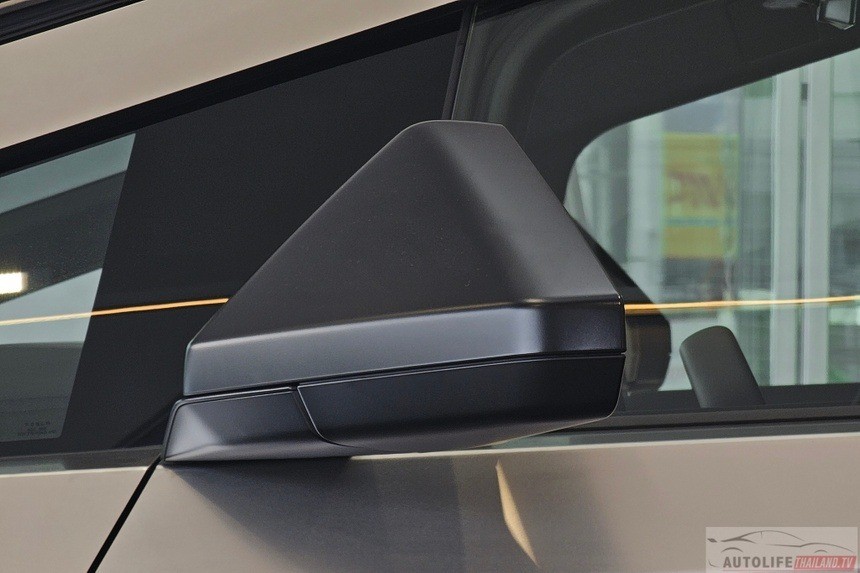 tesla-cybertruck-thailand-3-1712463137.jpg